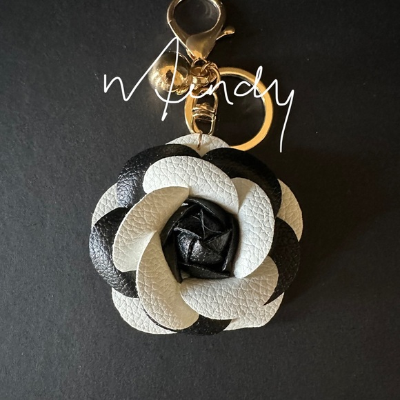 Camellia Black & White Flower Purse Bag Bling Sparkle BagCharm/Keychain - Picture 5 of 5